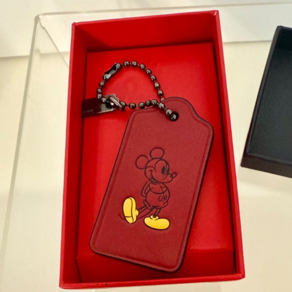 Rare Disney x Coach Mickey Mouse Red Hang Tag Original Box - Picture 3 of 7
